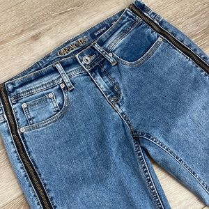Grace medium wash skinny jeans with zip size detail size 25
